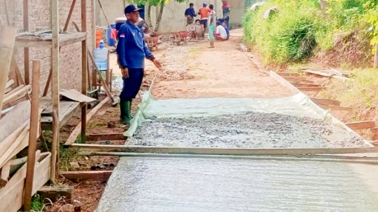 Desa Panggung Rejo Tingkatkan Infrastruktur Jalan Rabat Beton